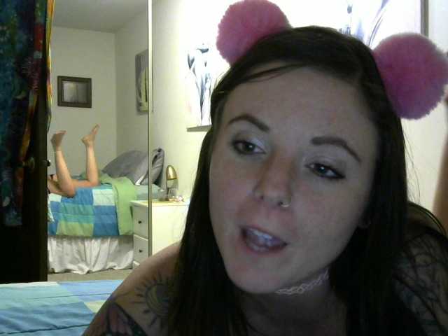 Broadcast screenshots LoveMeHateMe