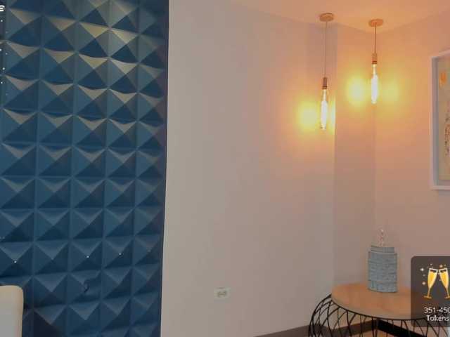 Broadcast screenshots LUCY_MILLER