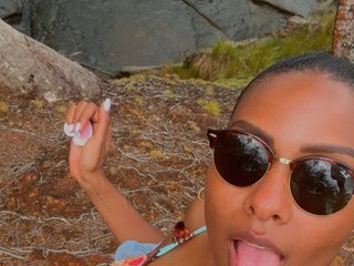Erotic video chat lunabblatinaa