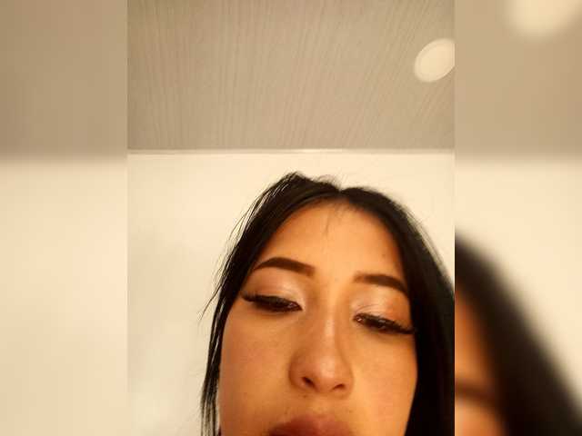 Welcome to my chat room! Feel free to say hi 😊