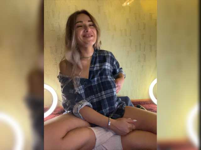 Broadcast screenshots _YourGirl_6399