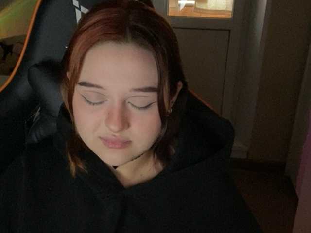 Welcome to my chat room! Feel free to say hi 😊