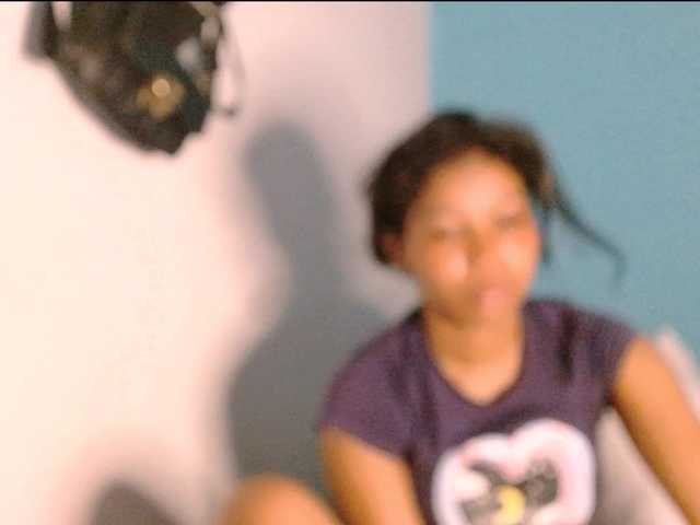 Welcome to my chat room! Feel free to say hi 😊