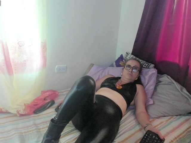 Photos MargothClain I have my fuckmachine active, come and play with me