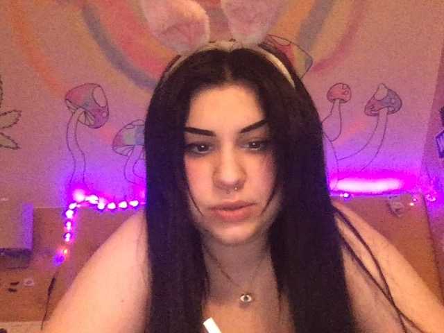 Photos MarianaWillss Help me to get 500 tokens babes:*