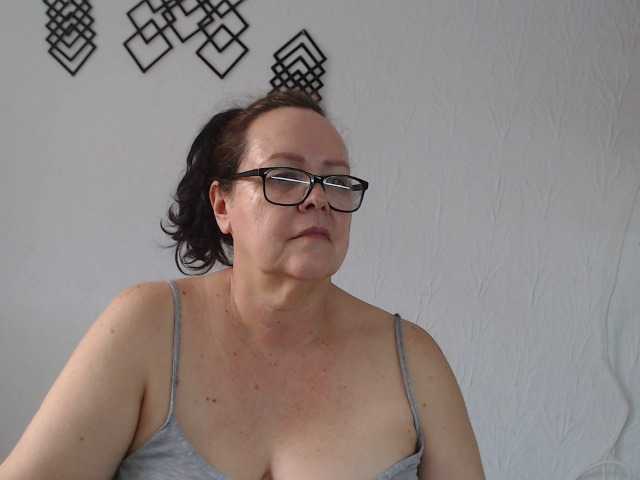 Photos maturekarime Mature woman hairy and bbw,: tits 30, pussy 35, ass 25, all naked 100, masturbate and cum 120