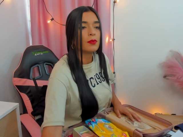 Broadcast screenshots Megan-Parker1