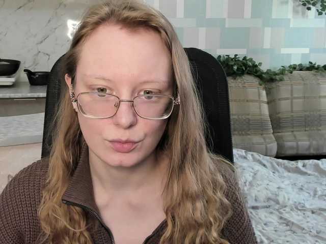 Welcome to my chat room! Feel free to say hi 😊