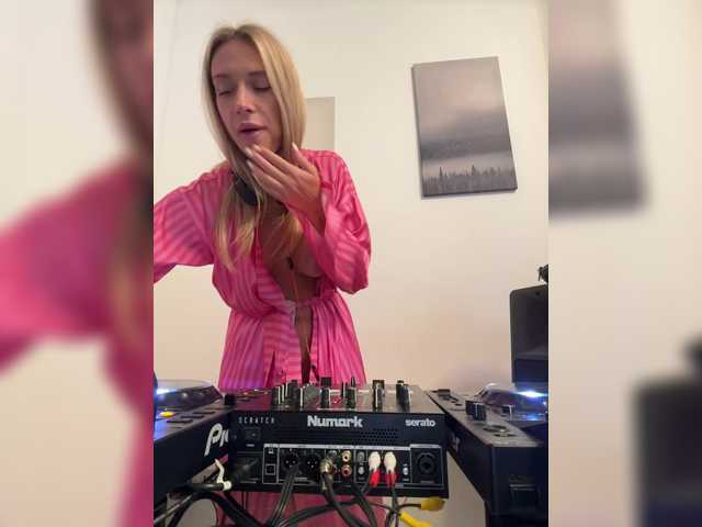 Broadcast screenshots MerryBaby