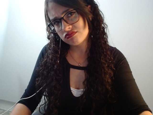 Broadcast screenshots Mia-Danger