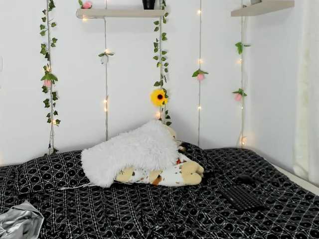 Broadcast screenshots Mia-Fox