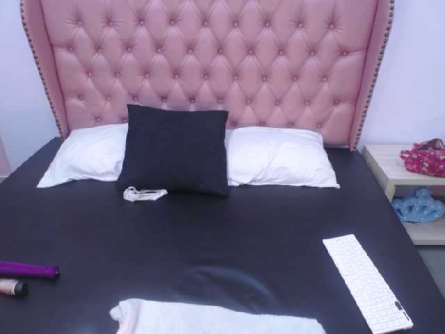 Broadcast screenshots Mia-simons