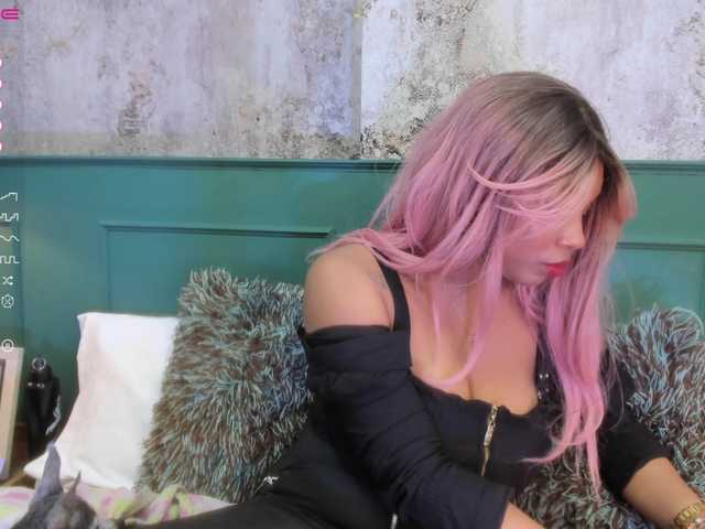 Broadcast screenshots MiaBigBoobs