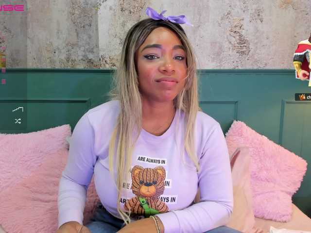 Broadcast screenshots MiaBigBoobs