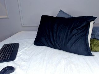Erotic video chat MiaBrooks