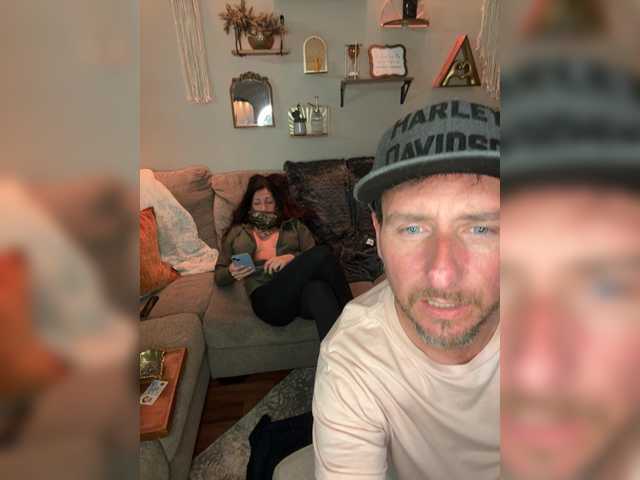 Welcome to our chat room! Feel free to say hi 😊