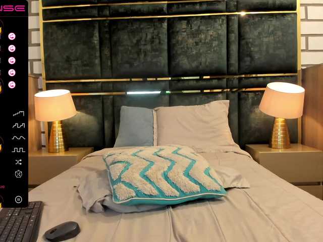 Broadcast screenshots MiiaJones