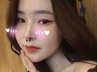 Erotic video chat Mika-Momo