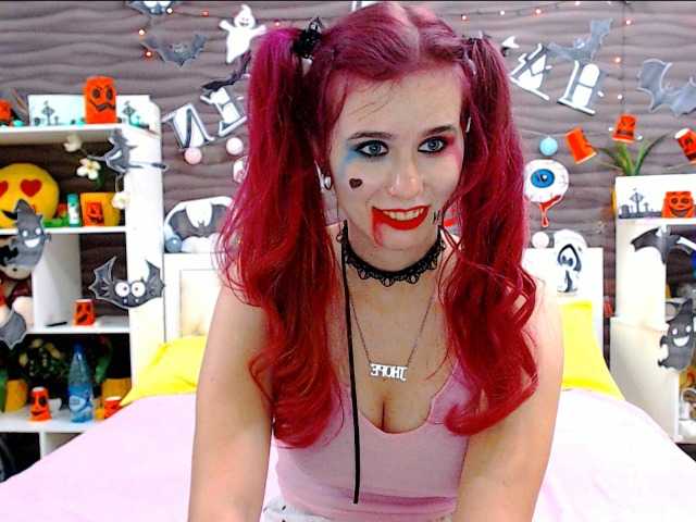 Broadcast screenshots MikaMoonn1