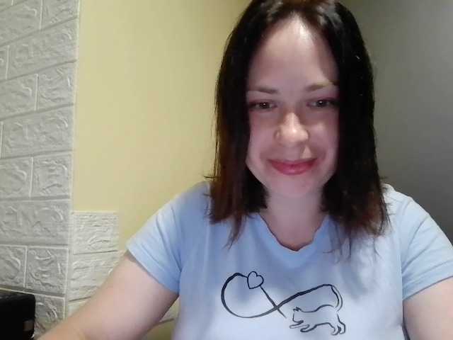 Welcome to my chat room! Feel free to say hi 😊
