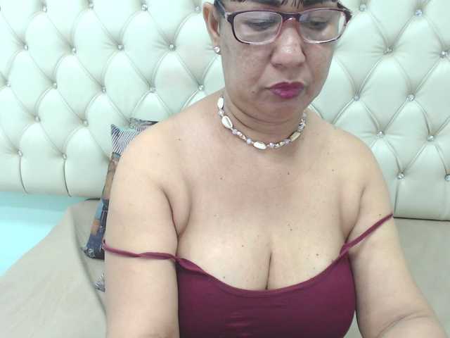 Photos MilfPleasure1 50 tits .. 100 open pussy im flexible .. 65 anal ... 200 naked and play with toy