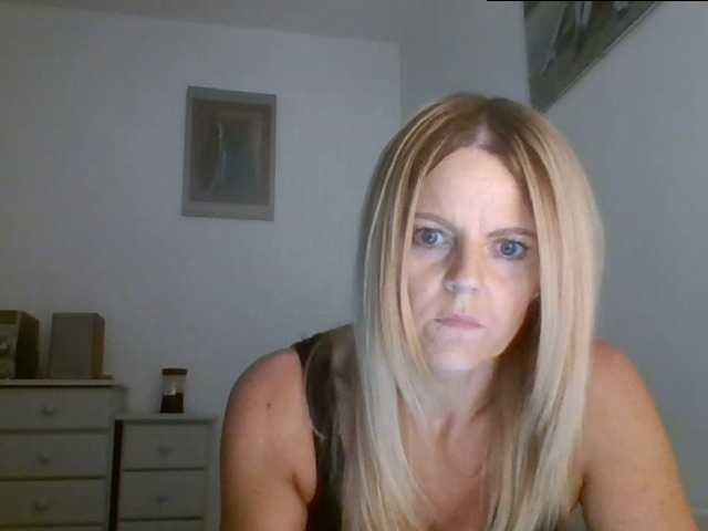 Photos MilfSusanna If you wanna play, join me up in pvt and lets;) i love to dance;) and play...