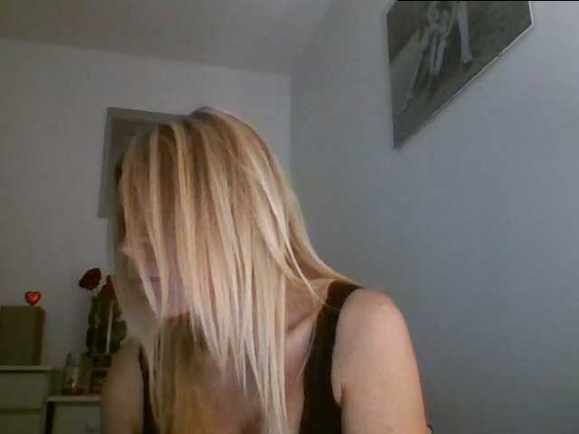 Photos MilfSusanna If you wanna play, join me up in pvt and lets;) i love to dance;) and play...