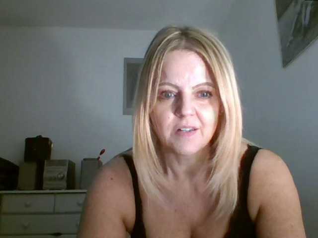 Photos MilfSusanna If you wanna play, join me up in pvt and lets;)i love to dance;) and play...