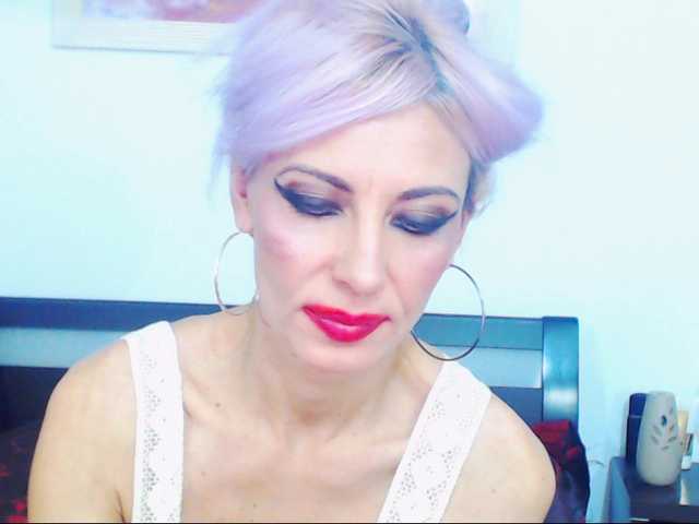 Broadcast screenshots HoneyLara