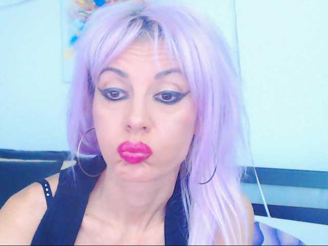 Broadcast screenshots HoneyLara