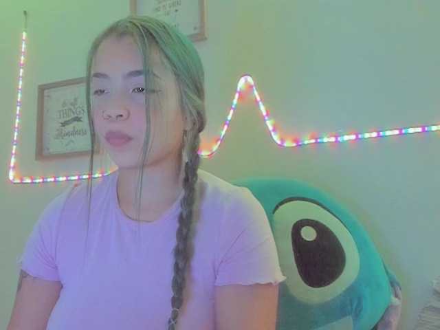 Broadcast screenshots mollielee