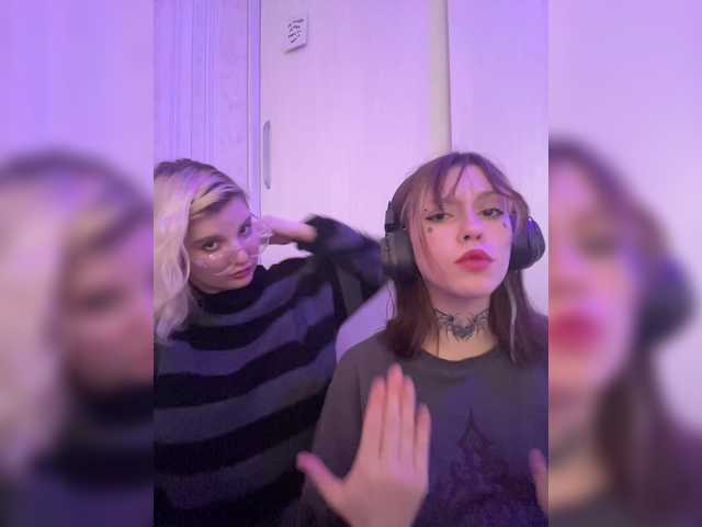 Broadcast screenshots Molly-and-Ewa