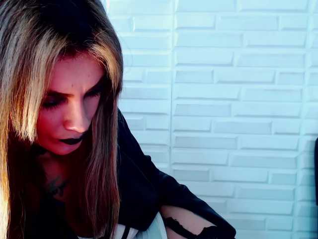 Photos MollyReedX Naughty Tiffany wants a good fuck, can someone put something hard inside me really hard? @goal♥lovense on♥pvt open 626