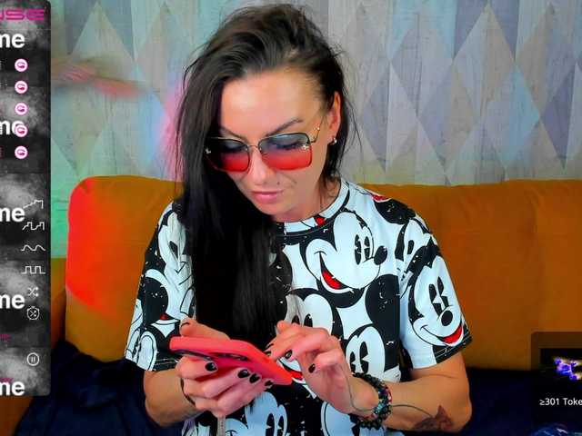 Broadcast screenshots MonicaGucci