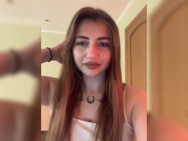 Broadcast screenshots MonikaLevi
