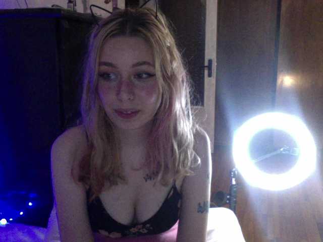 Broadcast screenshots moooonpie