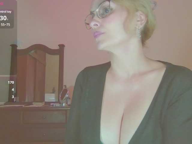 Photos myloverlee In silence, the children are at home,With 1 tokens, active vibrator, wet my pussy...HORNY FOR YOU,FAV 55