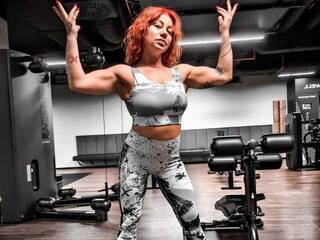 Erotic video chat MuscularMommy