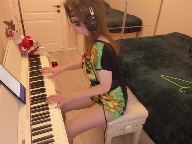 Broadcast screenshots PianoGirl