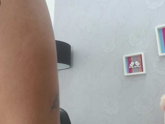 Broadcast screenshots Naomissmith