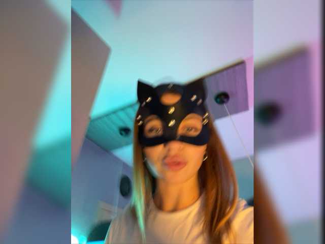 Broadcast screenshots Nataliecroys