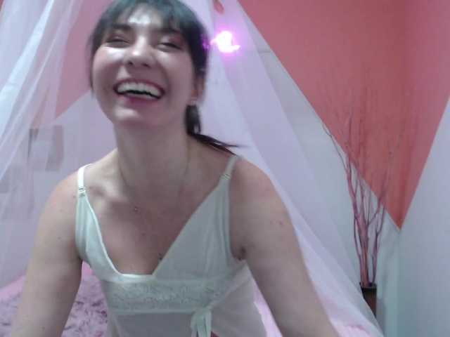 Photos Natasha-Quinn Welcome to my room! I am new here and I would like you to accompany me and we have fun together, I hope! #New #Latina # Sexy♥