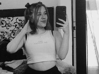 Erotic video chat NicollePetit