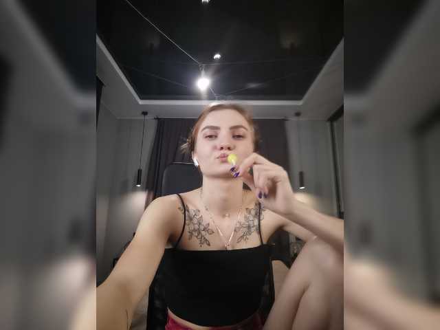 Broadcast screenshots NikaMayer