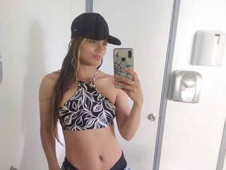 Erotic video chat NikkiHanson