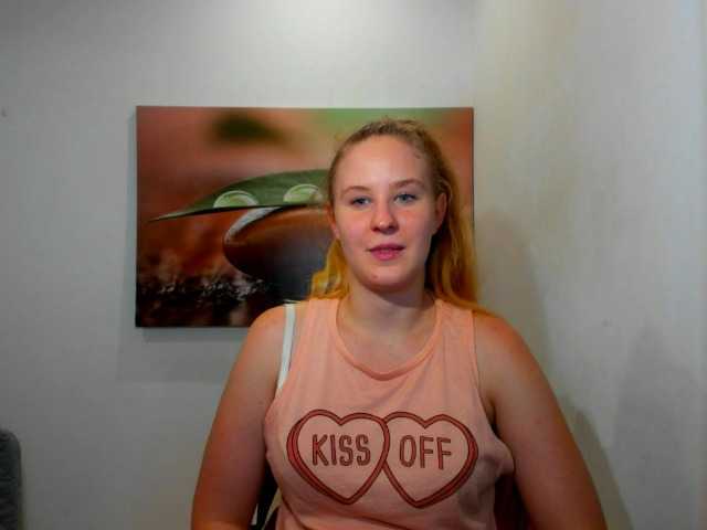 Photos nikkipeach18 THE LAST DAY HERE!!! Welcome in my #horny room! Come and #cum with me and enjoy this #hot day together :* #blonde
