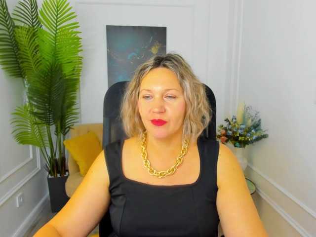 Welcome to my chat room! Feel free to say hi 😊