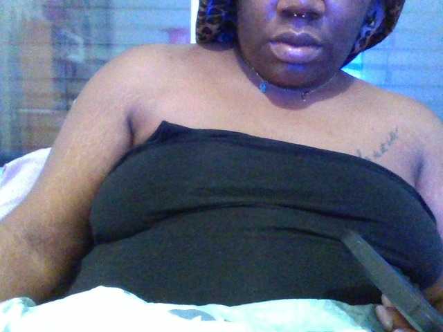 Welcome to my chat room! Feel free to say hi 😊