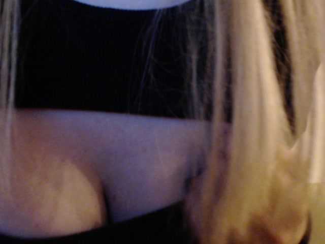 Welcome to my chat room! Feel free to say hi 😊