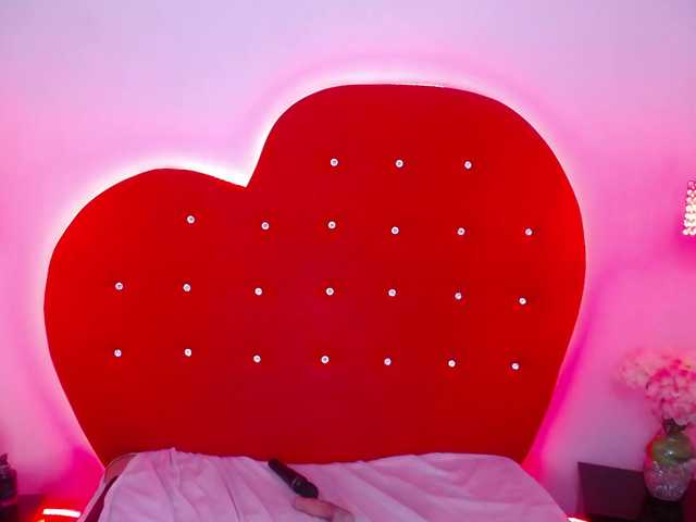 Photos pamella-stone Hey guys, welcome my room!! I am a girl with great curves willing to take you to the land of the best pleasures you can live